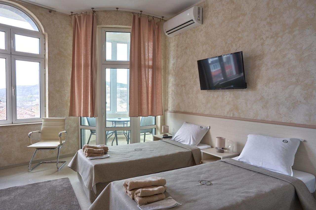 Hotel Kings View à Veliko Tarnovo Extérieur photo