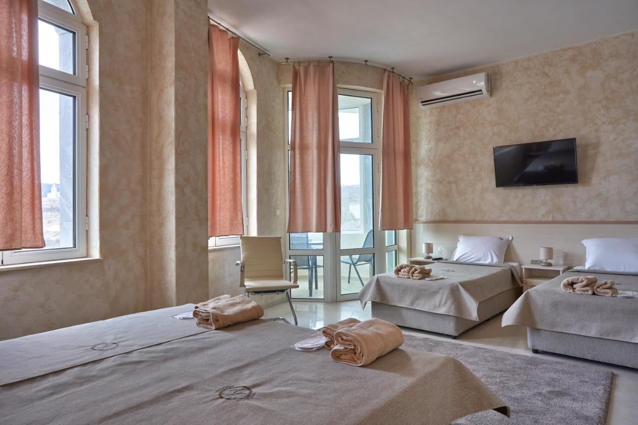 Hotel Kings View à Veliko Tarnovo Extérieur photo