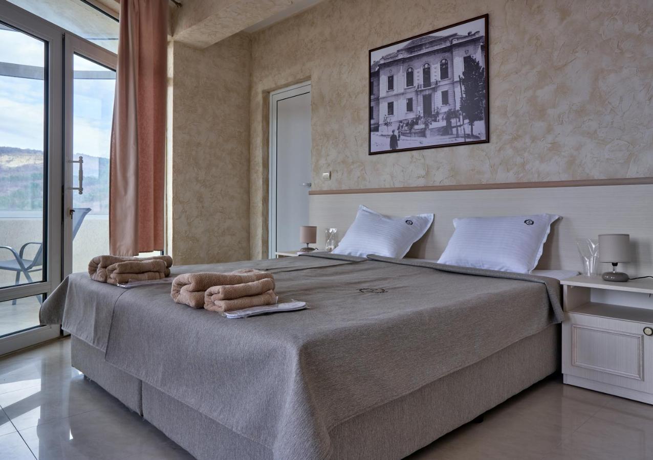 Hotel Kings View à Veliko Tarnovo Extérieur photo